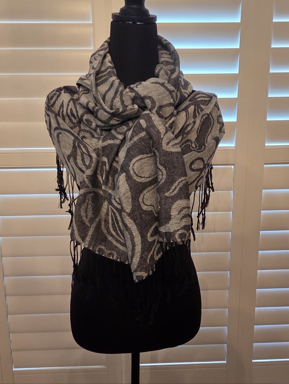 Reversible Gray & Black Patterned Fringe Scarf